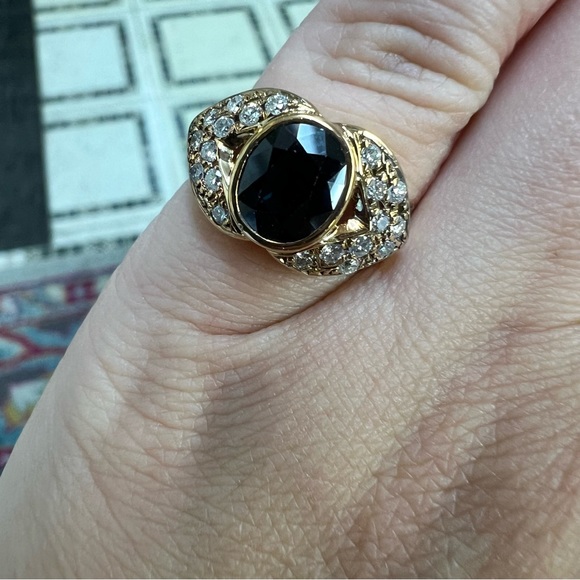 18k Yellow Gold Diamond & Sapphire Ring - Picture 5 of 8